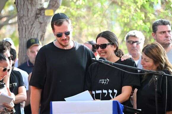 הילה שתיוי. מתוך הלוויתו של עידן שתיוי ז"ל | פאולינה פטימר הילה שתיוי. מתוך הלוויתו של עידן שתיוי ז"ל | פאולינה פטימר