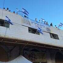 תלמידי ישיבת שבי חברון בבית ולירו בקסבה של חברון | ישיבת שבי חברון
