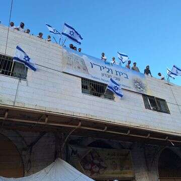 תלמידי ישיבת שבי חברון בבית ולירו בקסבה של חברון | ישיבת שבי חברון
