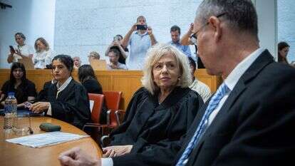 השר יריב לוין והיועמ"שית גלי בהרב־מיארה בבית המשפט העליון | אורן בן חקון - פלאש 90 השר יריב לוין והיועמ"שית גלי בהרב־מיארה בבית המשפט העליון | אורן בן חקון - פלאש 90