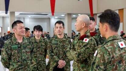 חברי כוחות ההגנה העצמית של יפן (JSDF) | EPA
