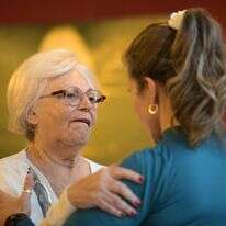 קשישים חולי פרקינסון בסדנת ריקוד טנגו | JUAN MABROMATA / AFP