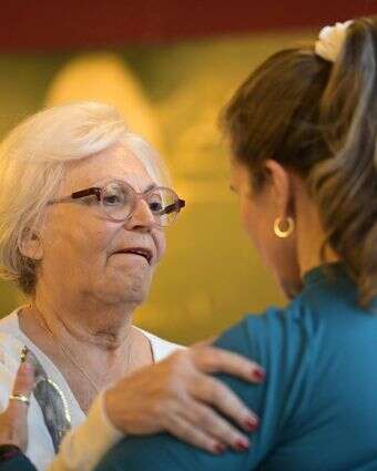 קשישים חולי פרקינסון בסדנת ריקוד טנגו | JUAN MABROMATA / AFP