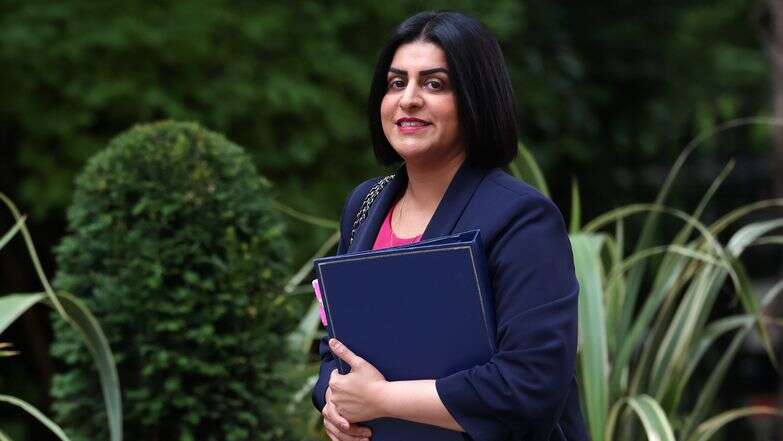 שבאנה מחמוד, שרת הפנים המוסלמית הראשונה של בריטניה | EPA/ANDY RAIN