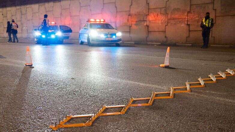 ניידת משטרה סמוך לזירת תאונה. | דור פזאולו - פלאש 90 ניידת משטרה סמוך לזירת תאונה. | דור פזאולו - פלאש 90