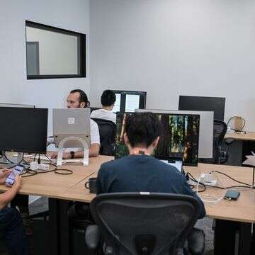 עובדי חברת הסטארט אפ Sakana | AFP