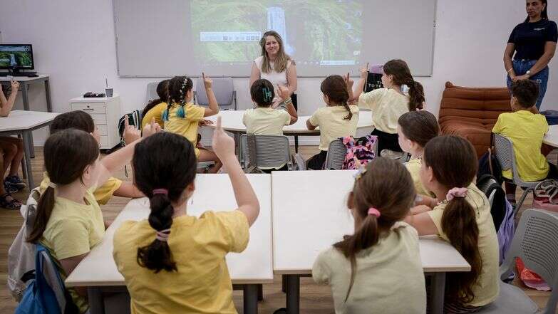 פתיחת שנת הלימודים בבית ספר בתל־אביב. למצולמים אין קשר לכתבה | אבשלום ששוני, פלאש 90