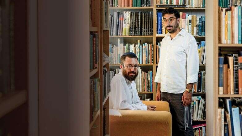 שפה הרת עולם | נעמה שטרן