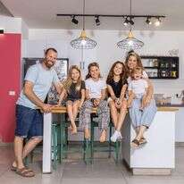 נדלן משפחת וייס דף הבית | יוסי אלוני