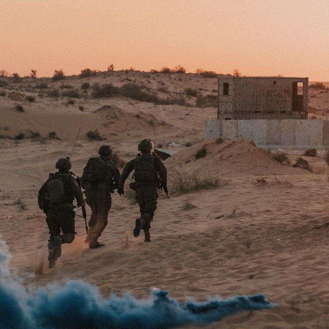 אימוני כוחות אוגדה 98 לקראת תחילת המבצע | דובר צה"ל