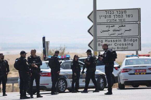 הכניסה למעבר אלנבי, אחרי הפיגוע | יונתן זינדל, פלאש 90 הכניסה למעבר אלנבי, אחרי הפיגוע | יונתן זינדל, פלאש 90