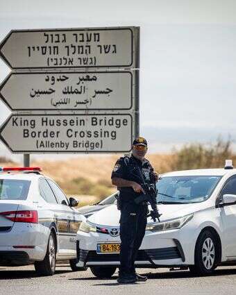 הכניסה למעבר אלנבי, אחרי הפיגוע שבו נרצחו שני בני אדם בספטמבר האחרון | יונתן זינדל, פלאש 90 הכניסה למעבר אלנבי, אחרי הפיגוע שבו נרצחו שני בני אדם בספטמבר האחרון | יונתן זינדל, פלאש 90