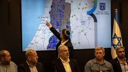 השר סמוטריץ' מציג את תוכנית הריבונות במשרד הביטחון בנוכחות ראשי רשויות ביו"ש, החודש | אורן בן חקון