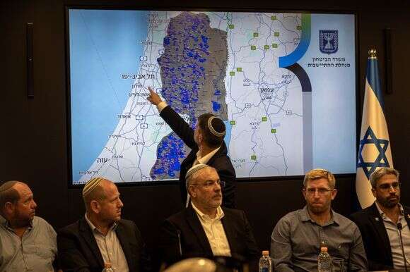 השר סמוטריץ' מציג את תוכנית הריבונות במשרד הביטחון בנוכחות ראשי רשויות ביו"ש, החודש | אורן בן חקון השר סמוטריץ' מציג את תוכנית הריבונות במשרד הביטחון בנוכחות ראשי רשויות ביו"ש, החודש | אורן בן חקון