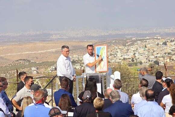 דברים שרואים מכאן. נבחרי הציבור האמריקנים בפדואל | אלישע גרוסברג דברים שרואים מכאן. נבחרי הציבור האמריקנים בפדואל | אלישע גרוסברג