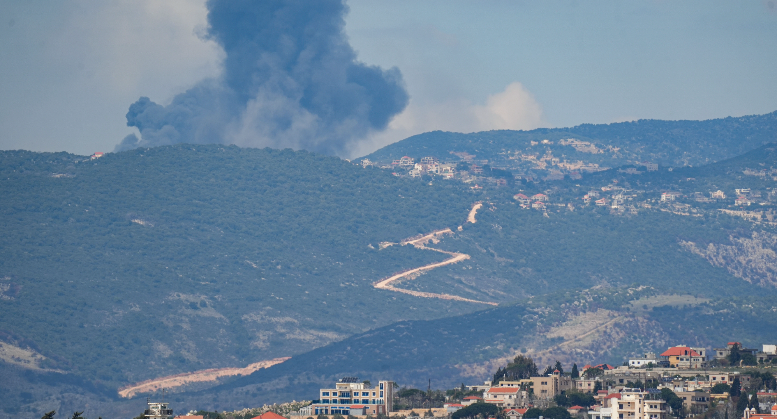 "חבר אמר לי 'אני רואה יותר אורות בלבנון מאשראצלנו" תקיפות צה"ל בדרום לבנון במרץ .2025 | אייל מרגולין - ג'יני