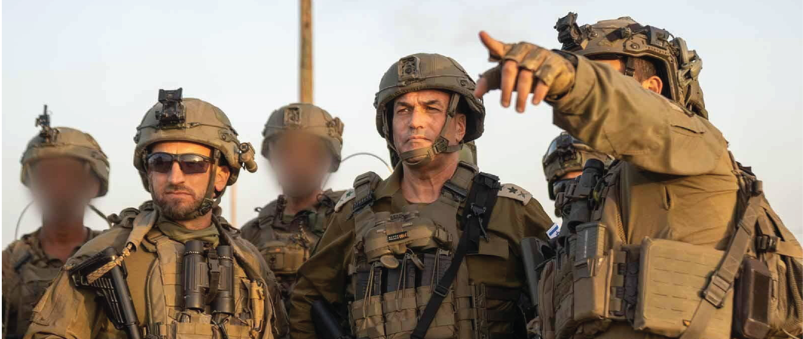 "הצל"ש שקיבלתי אחריהמלחמה? זה לא מעסיק אותי". עם הרמטכ"ל אייל זמיר. | דו"צ