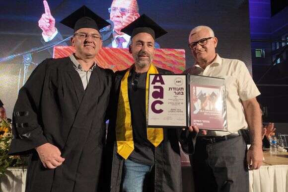 בטקס סיום הלימודים, בתחילת החודש | אל.די.איי הפקות וידאו