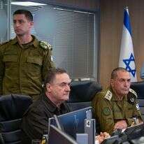 שר הביטחון כ"ץ עם הרמטכ"ל זמיר בפיקוד על מבצע "חבילה עוברת" | דוברות שר הביטחון שר הביטחון כ"ץ עם הרמטכ"ל זמיר בפיקוד על מבצע "חבילה עוברת" | דוברות שר הביטחון