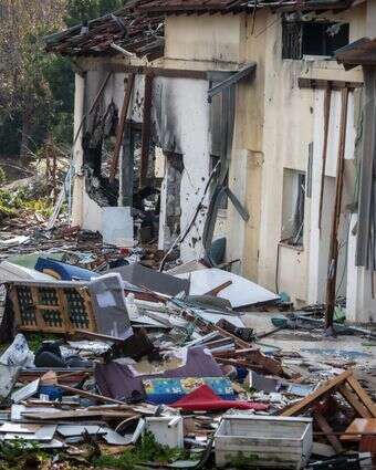 הריסות בקיבוץ בארי | אריק סולטן