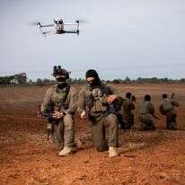 לוחמים מטיסים רחפן | אריק סולטן