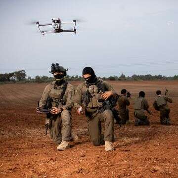 לוחמים מטיסים רחפן | אריק סולטן לוחמים מטיסים רחפן | אריק סולטן