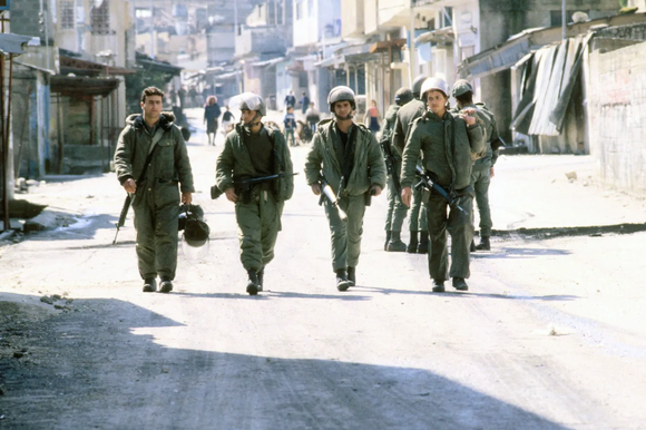 חיילי צה"ל בהאינתיפאדה הראשנה | אפי שריר, אוסף דן הדני, האוסף הלאומי לתצלומים על שם משפחת פריצקר, הספרייה הלאומית