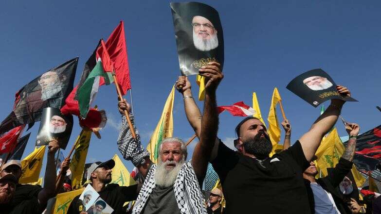 תומכי חיזבאללה ביום השנה לחיסול מנהיג הארגון לשעבר חסן נסראללה | EPA