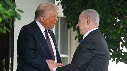 נשיא ארה"ב דונלד טראמפ מקבל את פני ראש הממשלה בנימין נתניהו בבית הלבן, היום | AFP