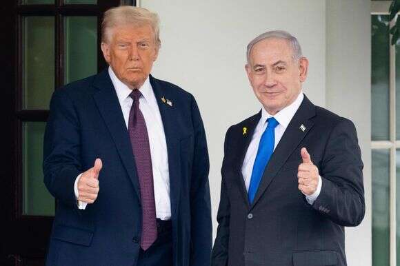 נשיא ארה"ב דונלד טראמפ מקבל את פני ראש הממשלה בנימין נתניהו בבית הלבן, היום | AFP