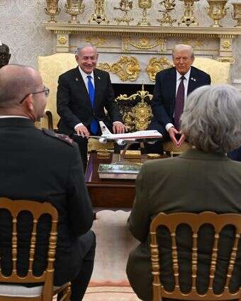 נתניהו, טראמפ וצוותיהם בבית הלבן | אבי אוחיון/ לע״מ
