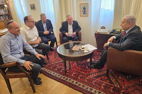 חברי פורום הגבורה במפגש עם נתניהו, היום | לשכת ראש הממשלה.