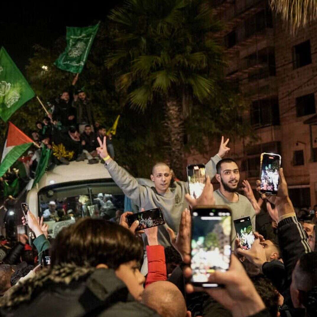 מחבלים פלסטינים משתחררים בביתוניא | פלאש 90 מחבלים פלסטינים משתחררים בביתוניא | פלאש 90