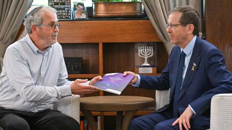 מסירת "דוח העם היהודי" של JPPI לנשיא המדינה | קובי גדעון/לע"מ מסירת "דוח העם היהודי" של JPPI לנשיא המדינה | קובי גדעון/לע"מ