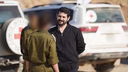 השבים גלי וזיו ברמן עם נציגי צהל | דובר צה"ל השבים גלי וזיו ברמן עם נציגי צהל | דובר צה"ל