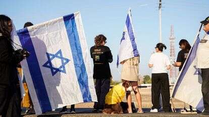 מחוץ לבסיס רעים הסמוך לגבול עם עזה | AFP מחוץ לבסיס רעים הסמוך לגבול עם עזה | AFP