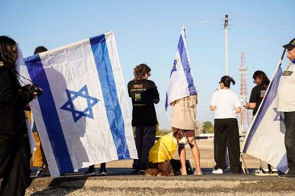 מחוץ לבסיס רעים הסמוך לגבול עם עזה | AFP מחוץ לבסיס רעים הסמוך לגבול עם עזה | AFP