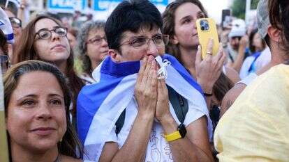 התרגשות בכיכר החטופים | AFP התרגשות בכיכר החטופים | AFP