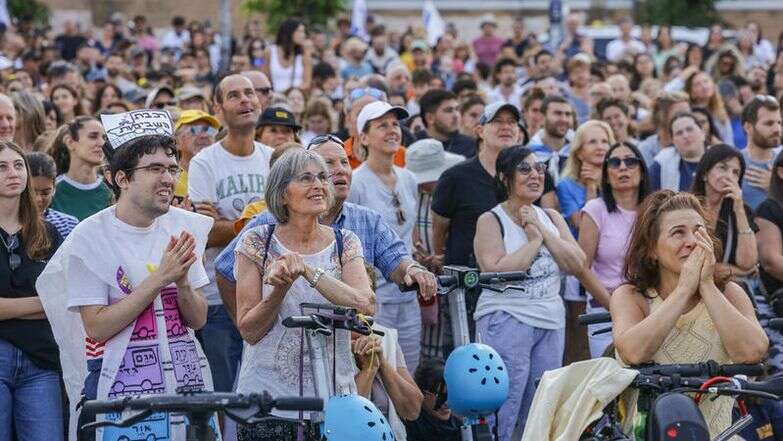 התרגשות בכיכר החטופים | מרים אלסטר, פלאש 90