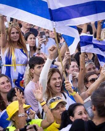 רגעי שמחה והתרגשות בכיכר החטופים | מרים אלסטר, פלאש 90