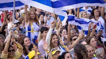 רגעי שמחה והתרגשות בכיכר החטופים | מרים אלסטר, פלאש 90