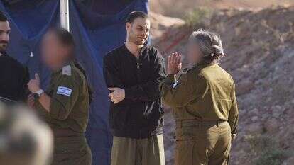 אלון אהל עם נציגי צה"ל | דובר צה"ל אלון אהל עם נציגי צה"ל | דובר צה"ל