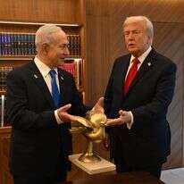 ראש הממשלה בנימין נתניהו בלשכתו בכנסת עם נשיא ארה״ב דונלד טראמפ | אבי חיון // לע"מ ראש הממשלה בנימין נתניהו בלשכתו בכנסת עם נשיא ארה״ב דונלד טראמפ | אבי חיון // לע"מ