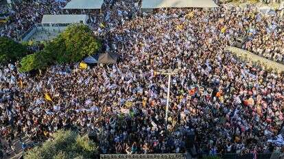 עשרות אלפים מקבלים את פני החטופים בכיכר החטופים | אמיר גולדשטיין ואורן אלון עשרות אלפים מקבלים את פני החטופים בכיכר החטופים | אמיר גולדשטיין ואורן אלון