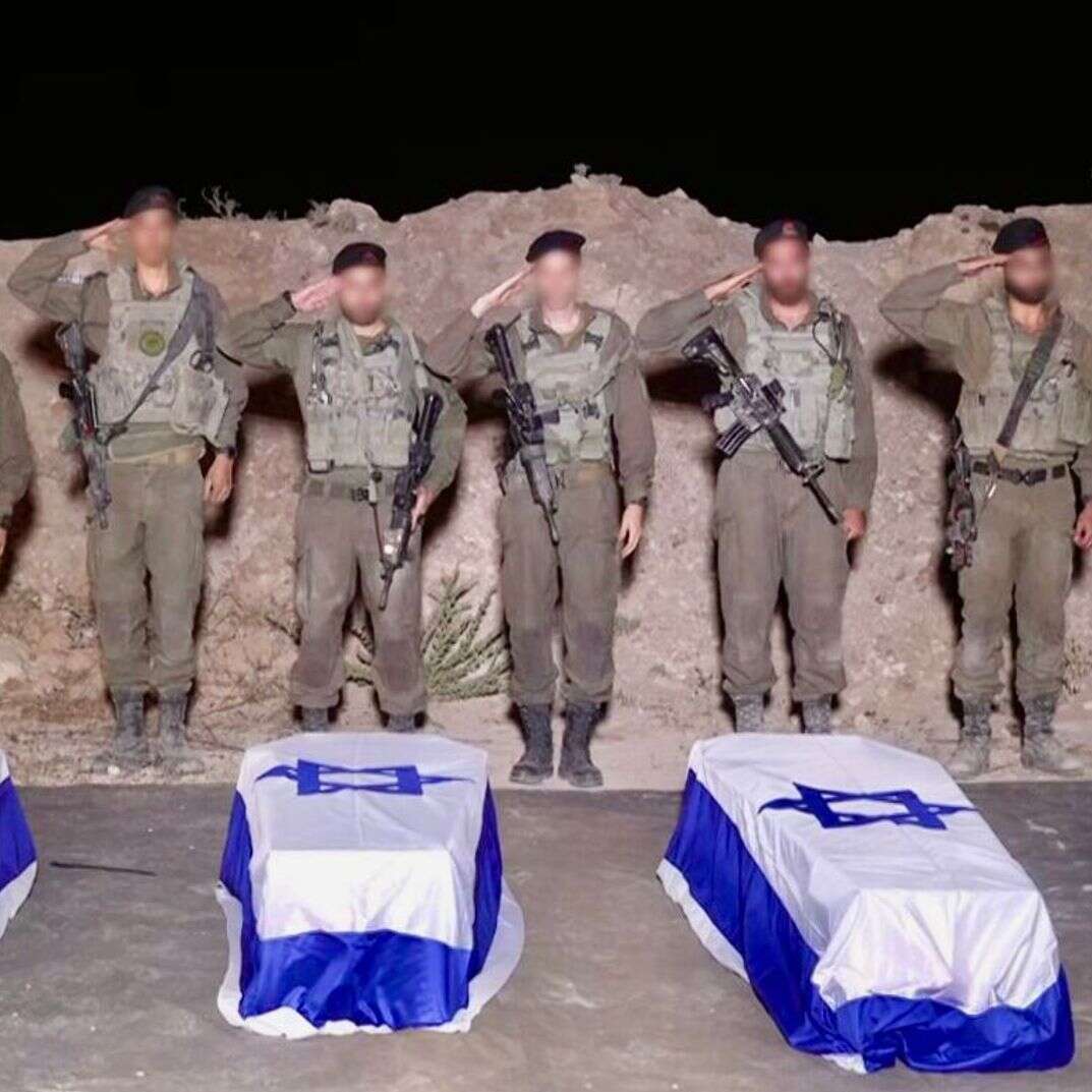 מעמד קבלת ארונות החטופים החללים על-ידי כוח צה"ל | דובר צה"ל מעמד קבלת ארונות החטופים החללים על-ידי כוח צה"ל | דובר צה"ל