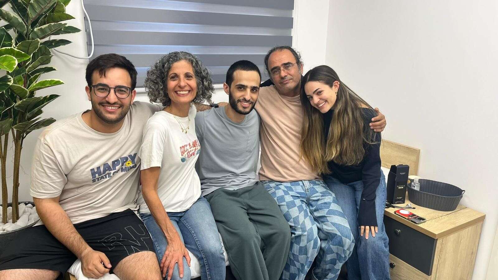 "החיוך האמיתי של ויקי חזר". נמרוד כהן בחיק משפחתו | 27 א'