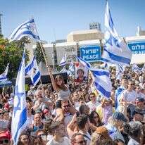כיכר החטופים בזמן העסקה | Chaim Goldberg/Flash90