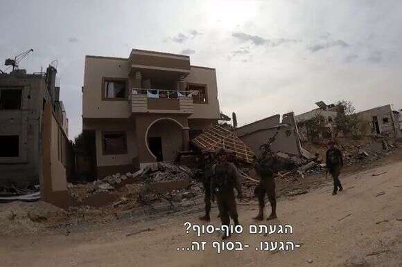 עזר להבין את הפער בין הבית למילואים. מתוך "מאה ימים באוקטובר" | צילום מסך באדיבות רשת 13 עזר להבין את הפער בין הבית למילואים. מתוך "מאה ימים באוקטובר" | צילום מסך באדיבות רשת 13