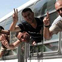 מחבלים ששוחררו בעסקת שליט בדרכם לרצועת עזה | איי.אף.פי מחבלים ששוחררו בעסקת שליט בדרכם לרצועת עזה | איי.אף.פי