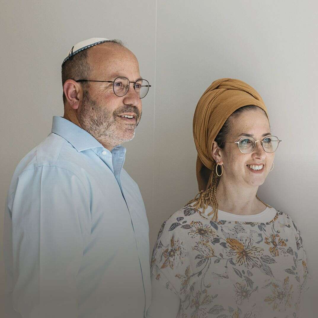 עומדת איתן | אבישג שאר־ישוב עומדת איתן | אבישג שאר־ישוב